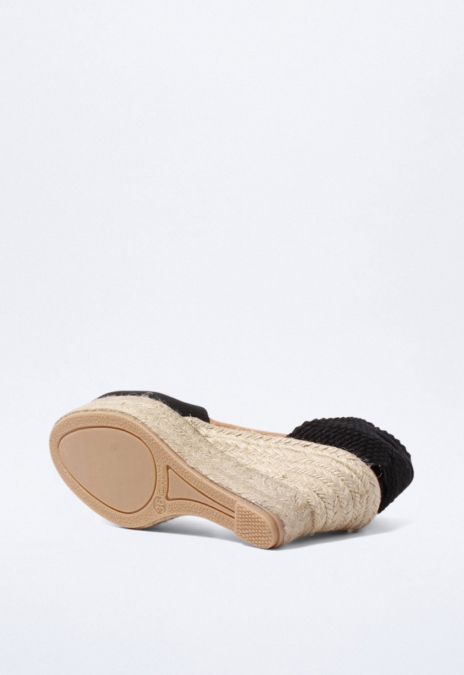 Alpargata de cuña en color negro con suela de esparto y cierre de lazo al tobillo | Shiny 6004