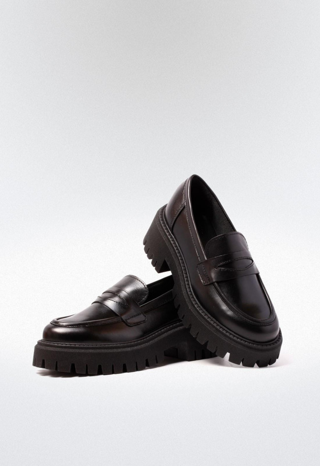 Mocasín piel piso track de mujer negro VAS 2401