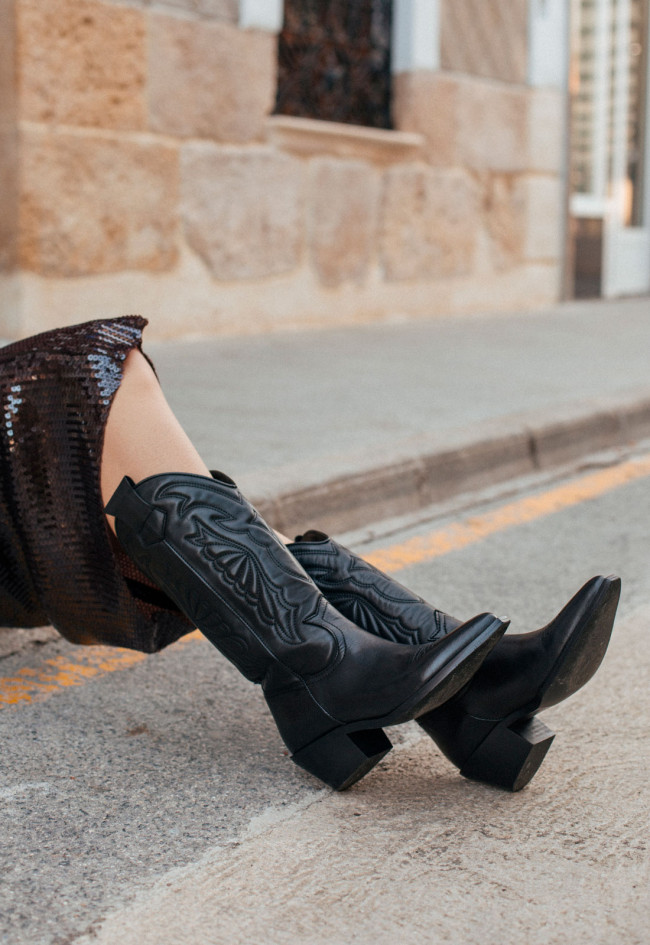 Bota cowboy de mujer en piel negra bordada Glo Arizona top ventas para looks con personalidad