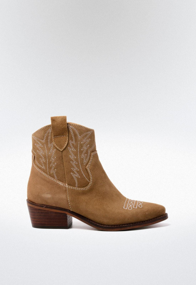Botín cowboy de piel bordado para mujer Glo 7092 en marrón tostado con estilo y comodidad