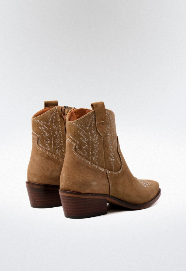 Botín cowboy de piel bordado para mujer Glo 7092 en marrón tostado con estilo y comodidad
