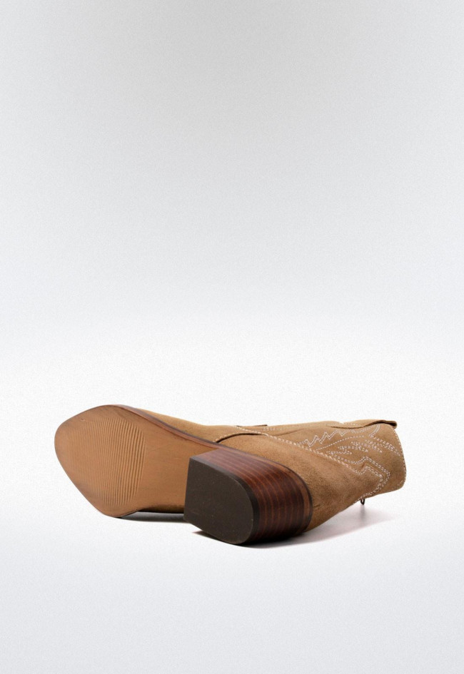 Botín cowboy de piel bordado para mujer Glo 7092 en marrón tostado con estilo y comodidad