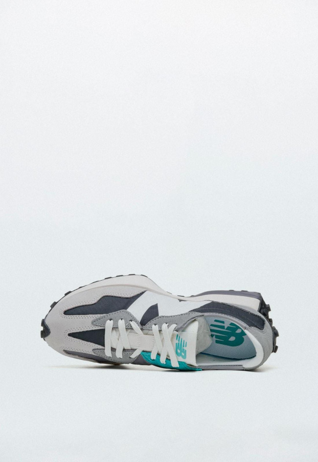 Deportivo de hombre gris New Balance 327