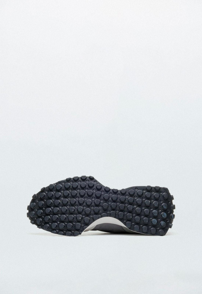 Deportivo de hombre gris New Balance 327