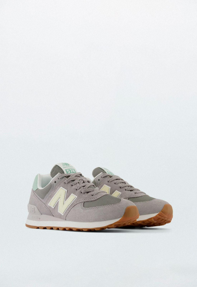 Deportivo de mujer gris New Balance 574