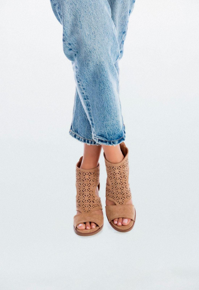 Sandalia de mujer taupe Xti 141392