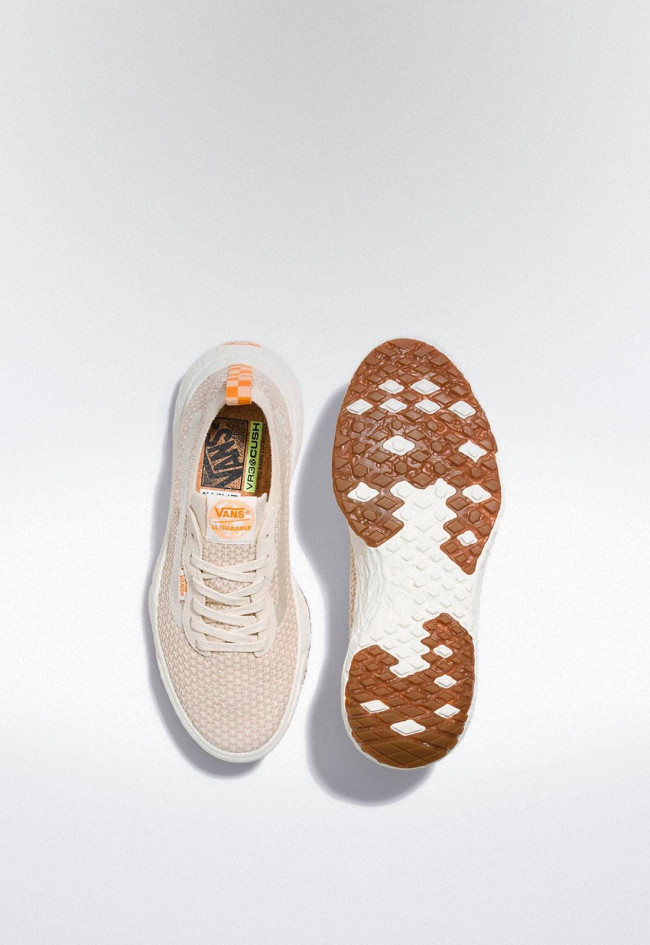 Deportivo de mujer beige VANS ultrarange ur3
