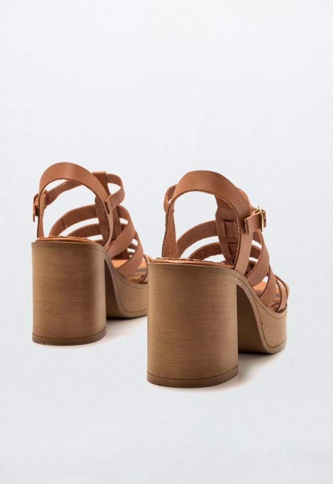 Sandalia de mujer cuero Mustang 50564