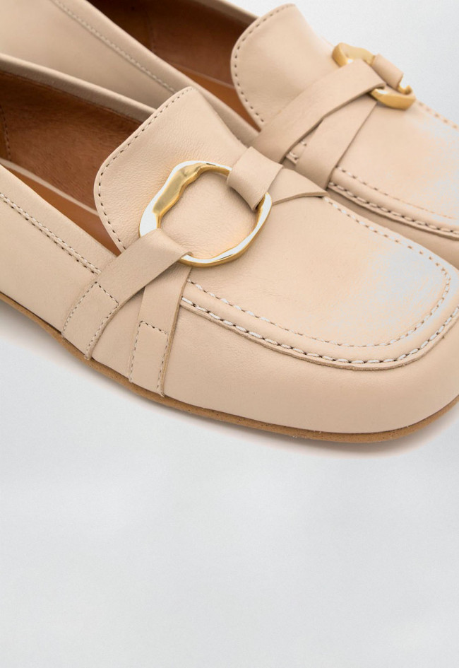 ELLIS - Mocasin de mujer de piel con adorno dorado