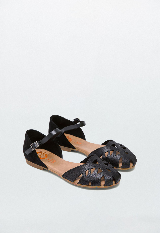 SANDALIA PLANA SERRAJE NEGRO ADRIANA