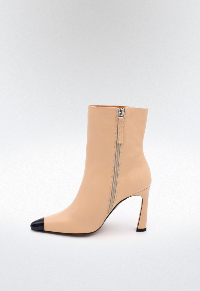 Botín tacón fino de mujer beige Alarcón 23607-539d