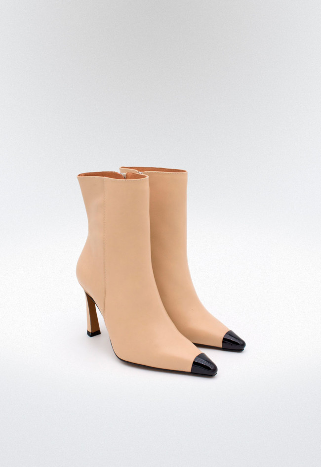 Botín tacón fino de mujer beige Alarcón 23607-539d