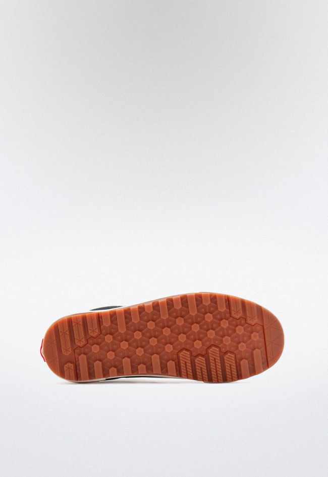 Deportivo de mujer negro VANS sk8-hi  mte-1 (suede) black