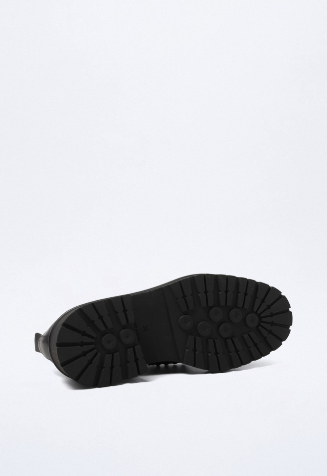 Zapato con tachas de mujer negro Alpe 27271705