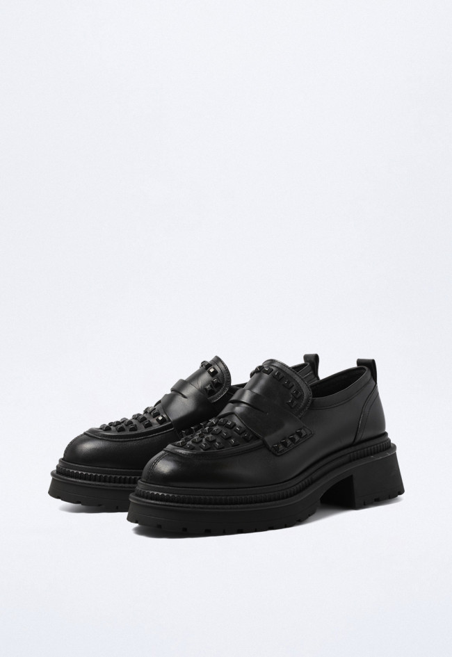 Zapato con tachas de mujer negro Alpe 27271705