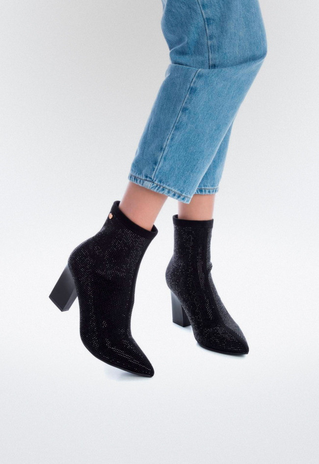 Botín cristales decorativos elástico de mujer negro Xti 142102