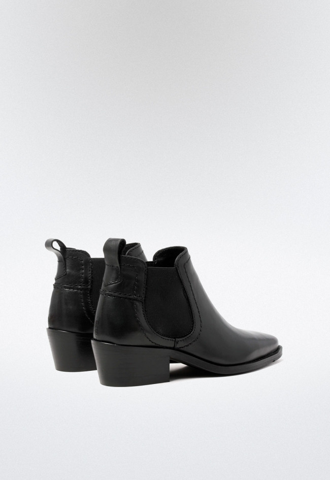 Botín cowboy de mujer en piel negra con elásticos laterales | Estilo western elegante y versátil GLO Bahía