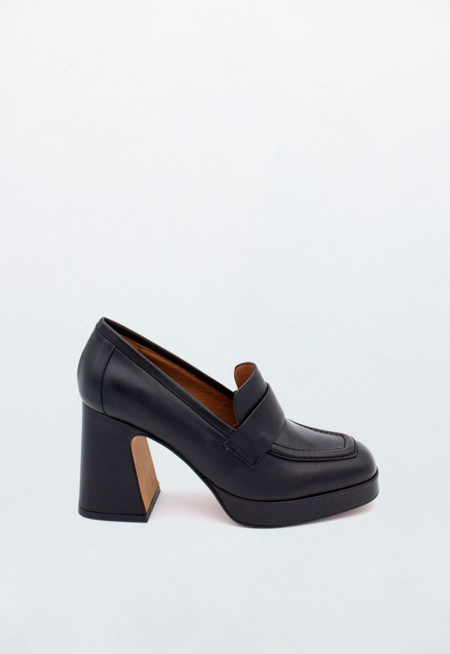 Zapato mocasín de mujer negro Alarcón 23567-566a