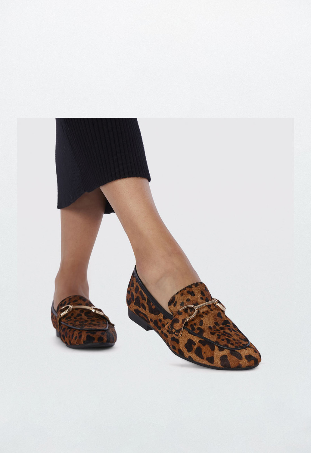 Zapatillas Mujer Casual con Leopardo y Detalles Dorados