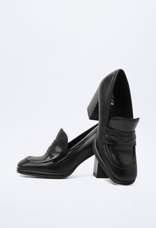 Zapato estilo mocasín de mujer negro GLO 9556002