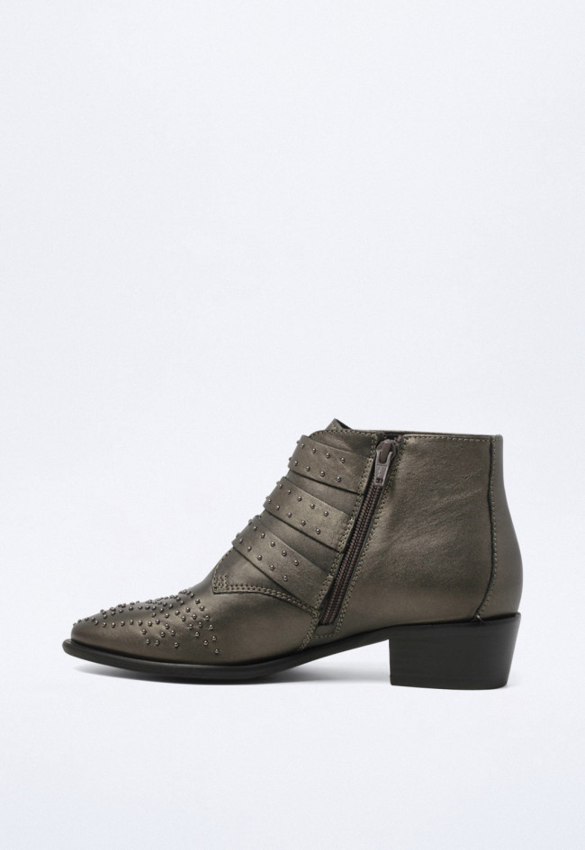 Botín campero con tachas y hebillas de mujer metal Bronx 47534-x-1248