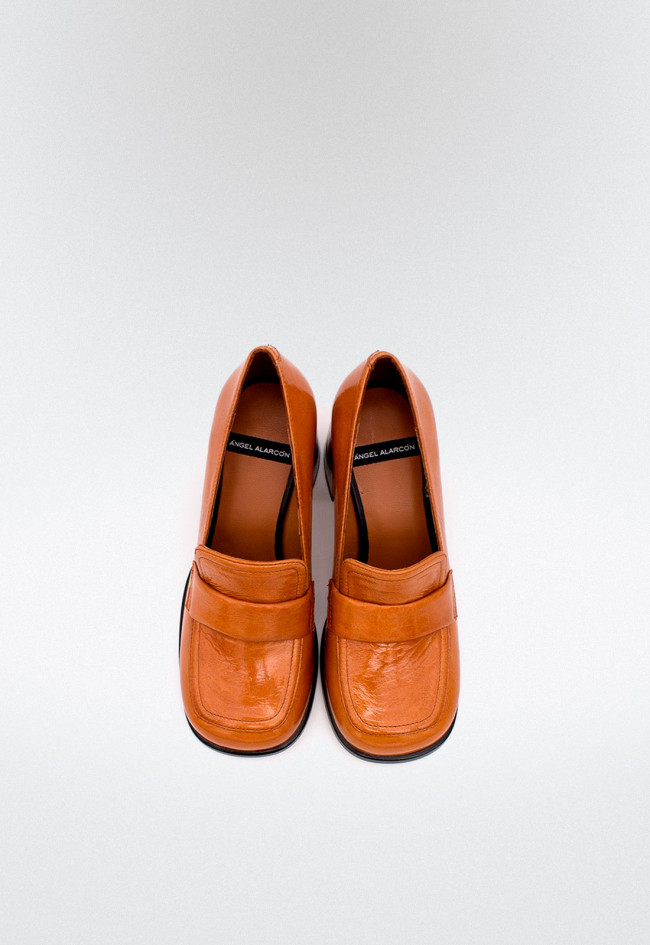 Zapato de mujer camel Alarcón 23577-624a