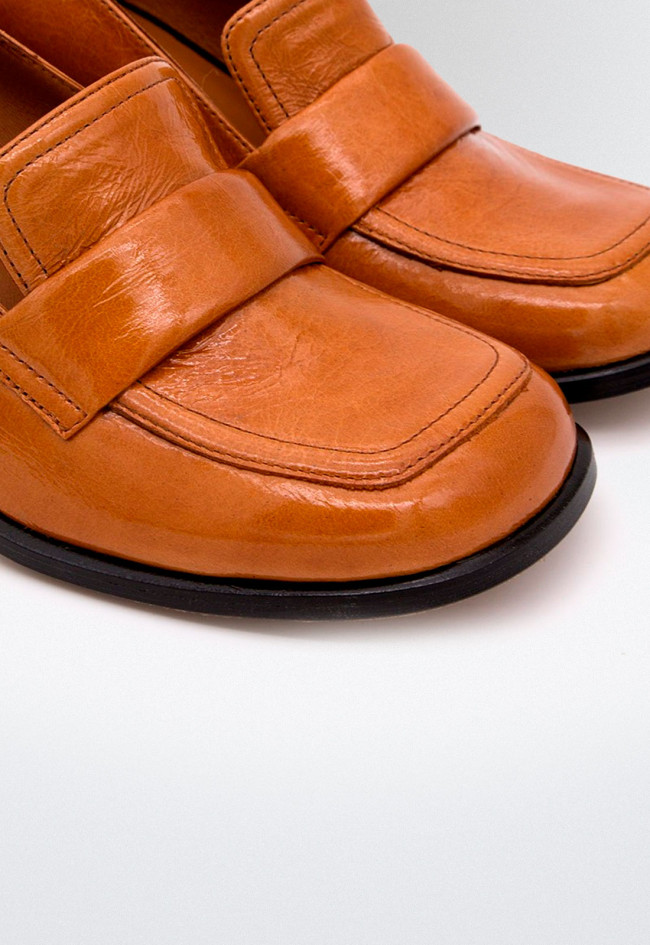 Zapato de mujer camel Alarcón 23577-624a