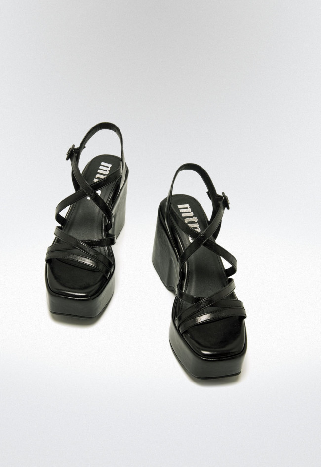 Sandalias tiras cruzadas Mujer MUSTANG LIZZY negro