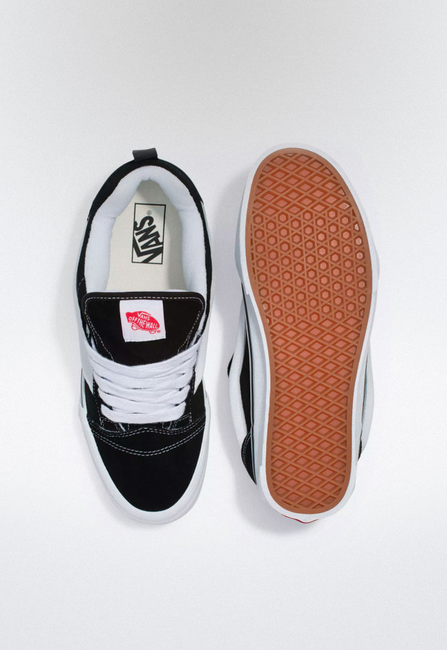 Deportivo de hombre negro VANS knu skool