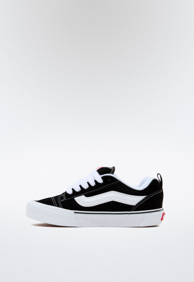 Deportivo de hombre negro VANS knu skool