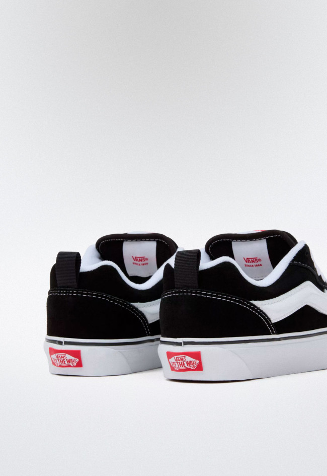 Deportivo de hombre negro VANS knu skool