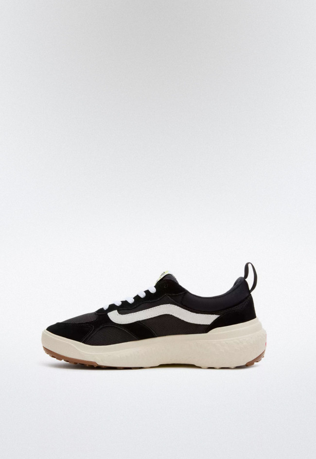 Deportivo de hombre negro VANS ultrarange exo foundation