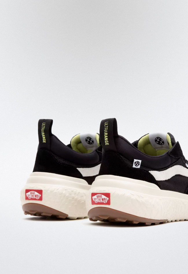 Deportivo de hombre negro VANS ultrarange exo foundation