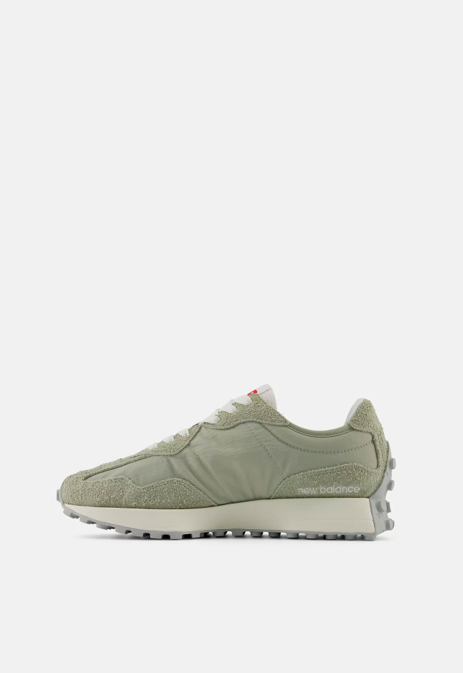 Deportivo de mujer verde New Balance u327lm