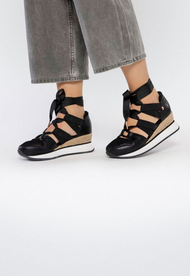 Deportivo de mujer negro Gioseppo muir