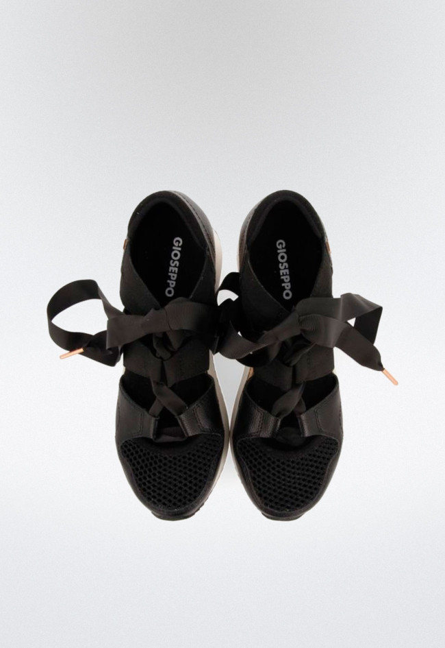 Deportivo de mujer negro Gioseppo muir