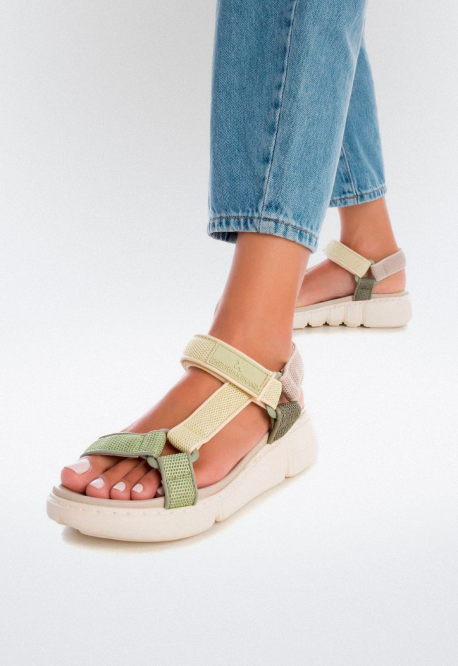 Sandalia deportiva de mujer verde Xti 142917