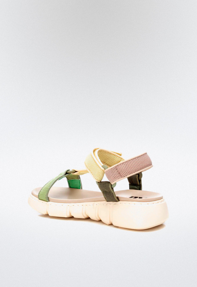 Sandalia deportiva de mujer verde Xti 142917