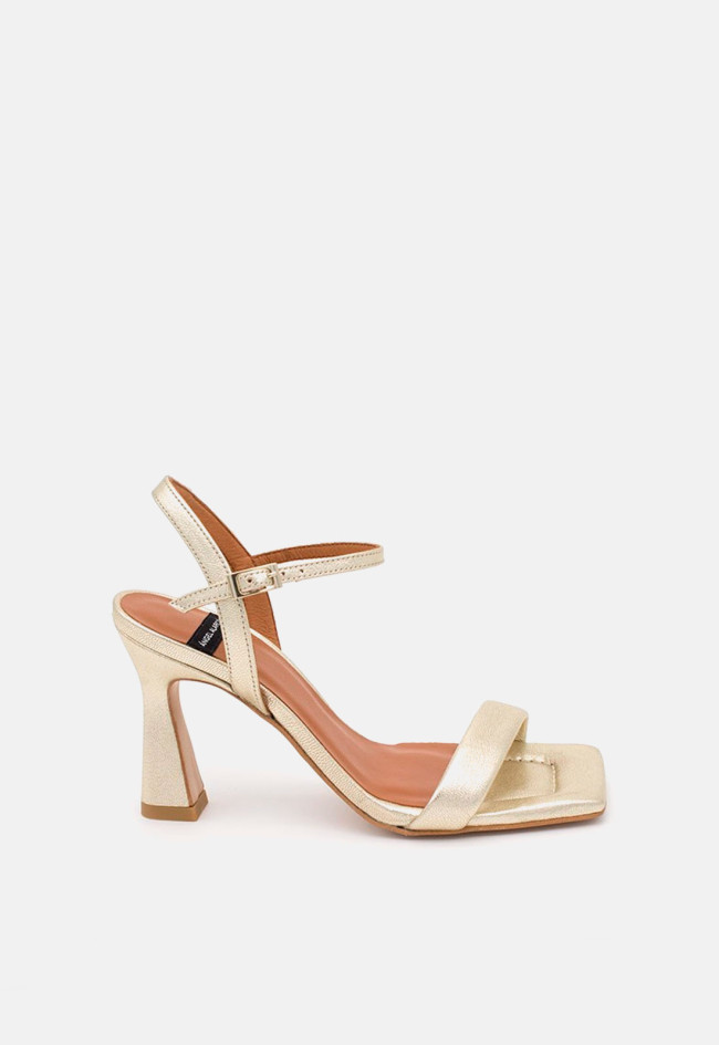 Sandalias de mujer Ángel Alarcón dorado platino de tacón alto: elegancia sofisticada para eventos inolvidables