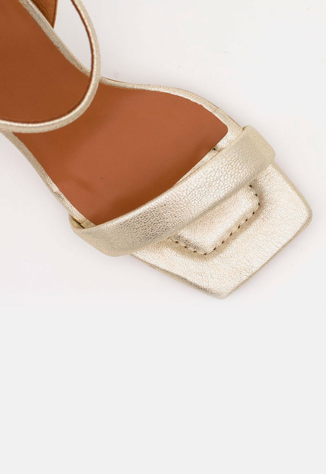 Sandalias de mujer Ángel Alarcón dorado platino de tacón alto: elegancia sofisticada para eventos inolvidables