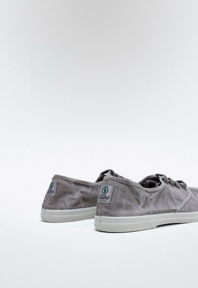 Deportivo de mujer gris Natural World 102e