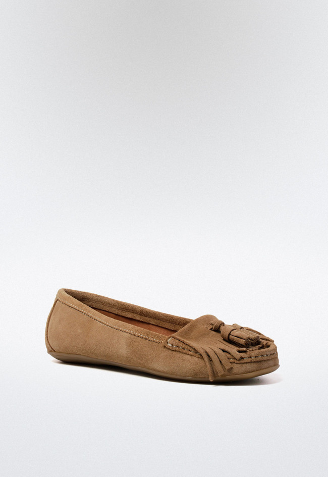 Mocasín serraje borlas de mujer taupe Benson 92900
