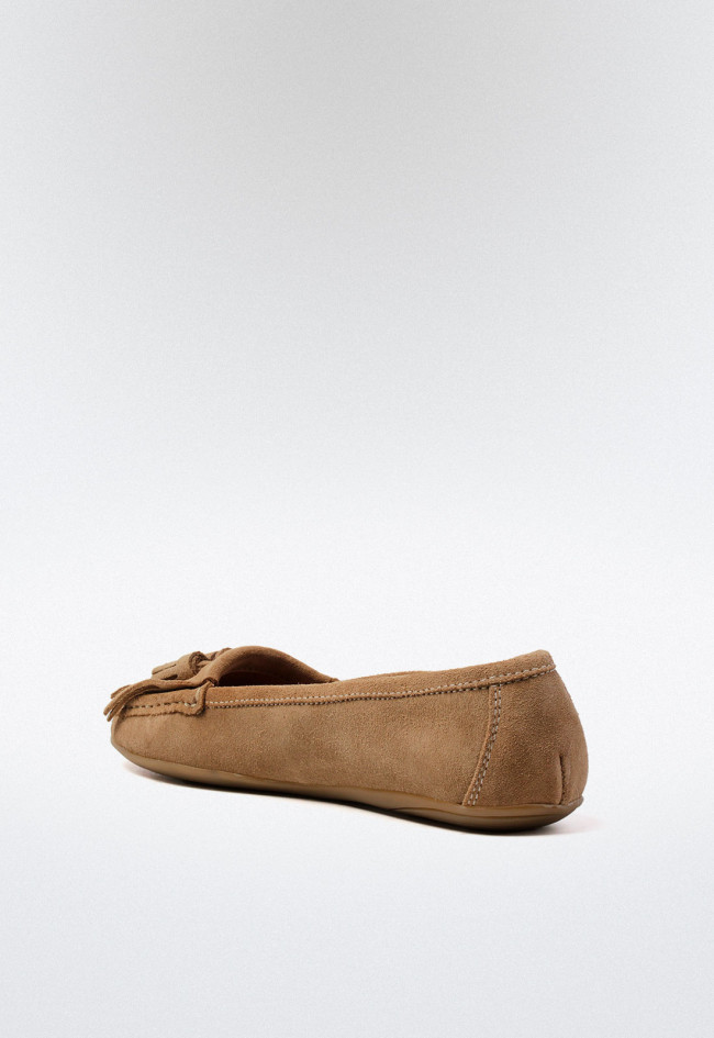 Mocasín serraje borlas de mujer taupe Benson 92900
