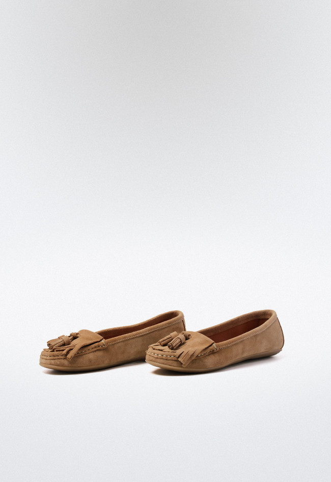Mocasín serraje borlas de mujer taupe Benson 92900