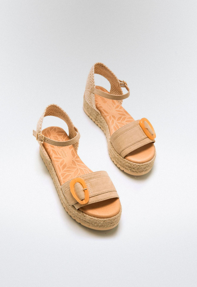 Sandalia esparto de mujer arena Mustang 59606