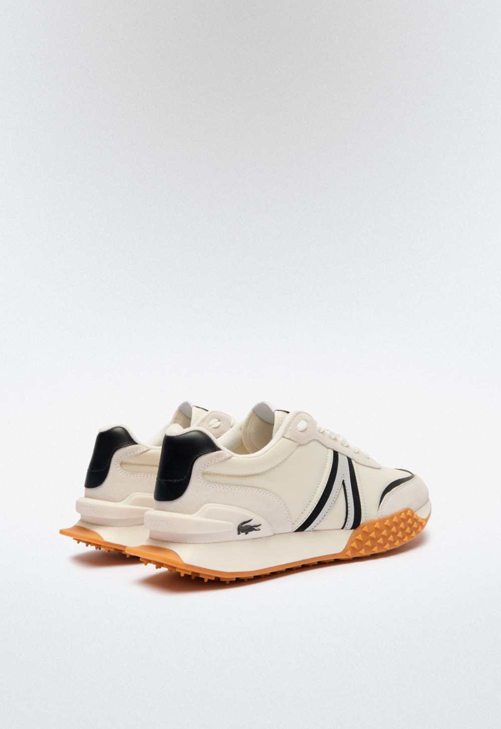 Deportivos beige y cobre