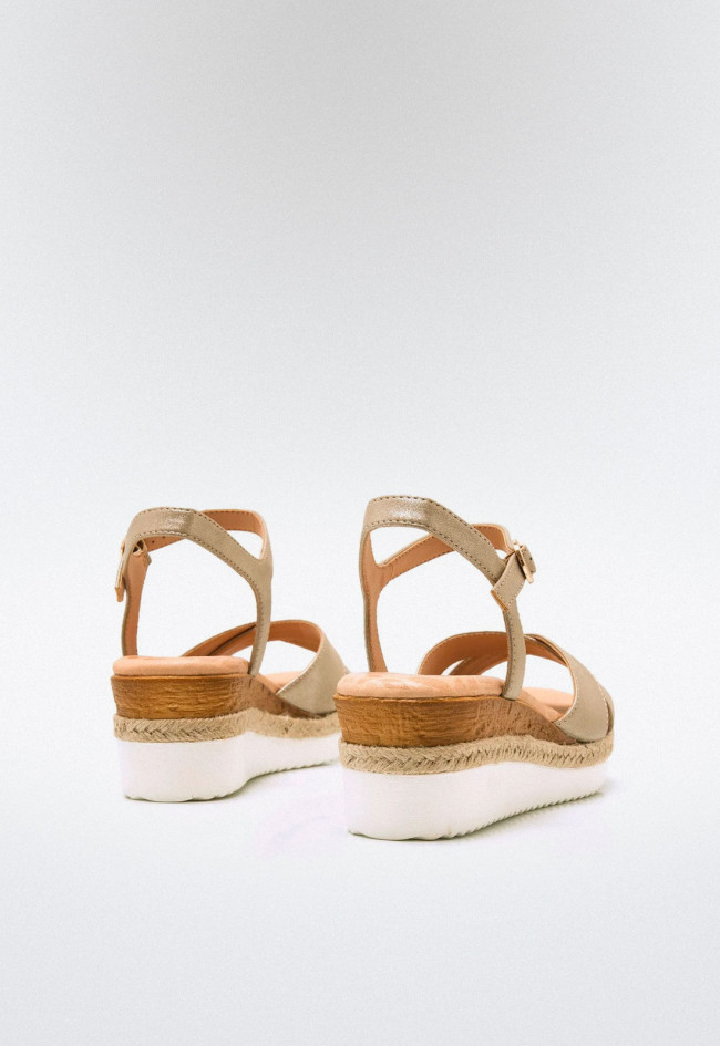 Sandalia cuña de mujer oro Mustang 59715