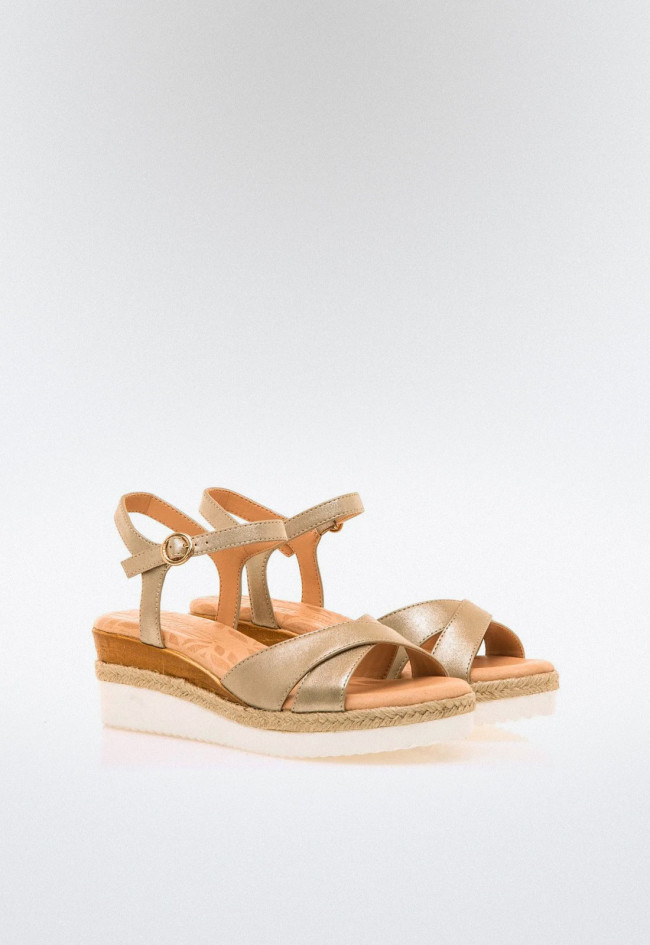Sandalia cuña de mujer oro Mustang 59715