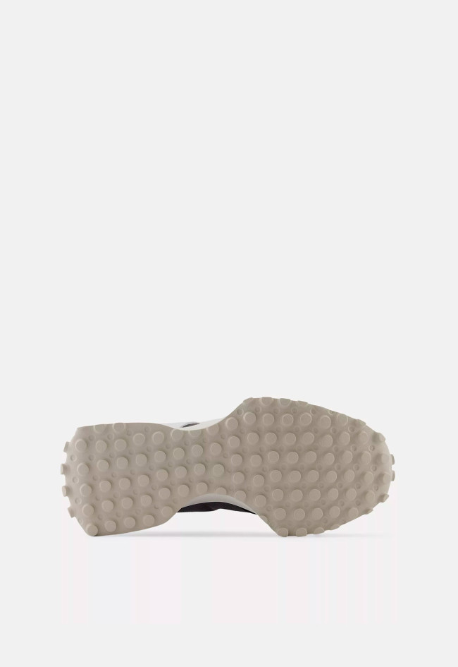 Deportivo de hombre negro New Balance u327fe