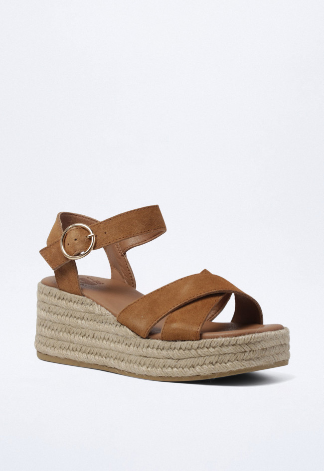 Sandalia de cuña de esparto en piel color cuero con hebilla dorada | Estilo natural y cómodo de VAS new bonita 03